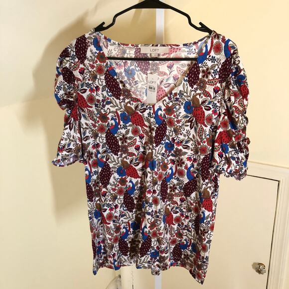 Loft NWT Women's Red Floral V-Neck Ruched Sleeve Blouse Size L - Picture 2 of 10